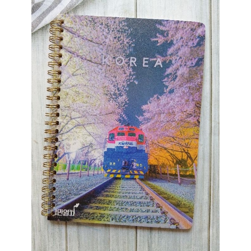 

MEMO SPIRAL A5 D269A5 MOTIF KOREA ISI 60 LEMBAR UK 21X15CM