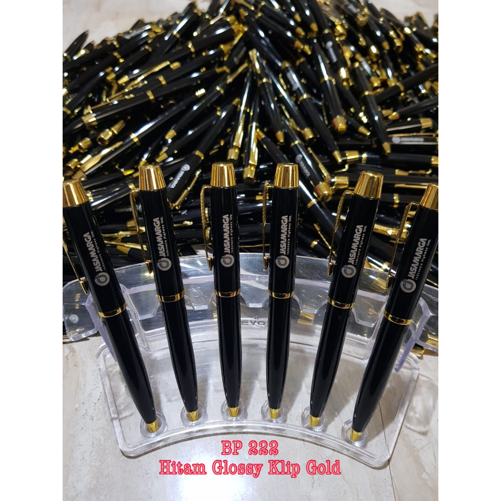 

Bp 222 hitam glosy klip gold / Pen metal / Pen besi / Ballpoint / Pulpen stainless / dpt di custom Nama / Logo