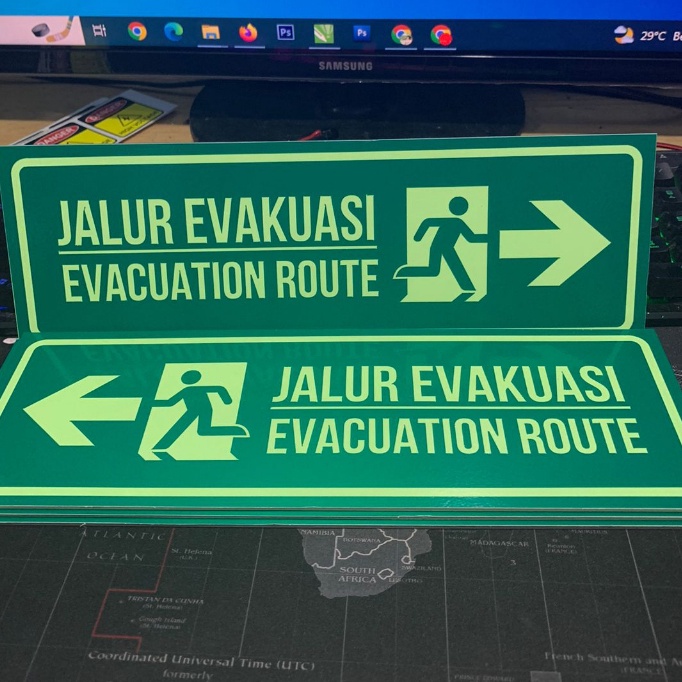 

XG34448 Sign Jalur evakuasi 2 bahasa glow in the dark ukuran 1cm x 3cm