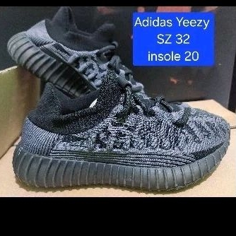 Sepatu Yeezy