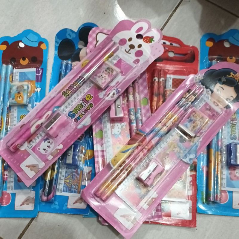 

Alat Tulis Anak ,Pensil Anak Sekolah,Peralatan Sekolah Anak,Pensil,,Penghhapus,Penggaris,Rautan,