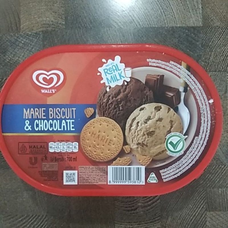 

Wall's Real Milk Marie Biscuit & Chocolate 700ml