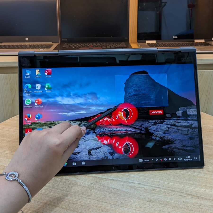 Lenovo X1 Yoga core i7 gen 8 Ram 16 Ssd 256 14 inch