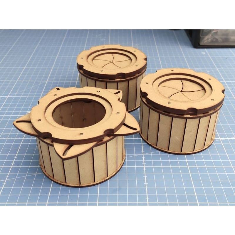 

002. kerajinan kayu laser cutting, lingkaran box untuk kado unik dan mewah elegan antik classic aesthetic murah berkelas, hantaran boxs kue, gift box , box kayu, kotak kayu, kayu bulat