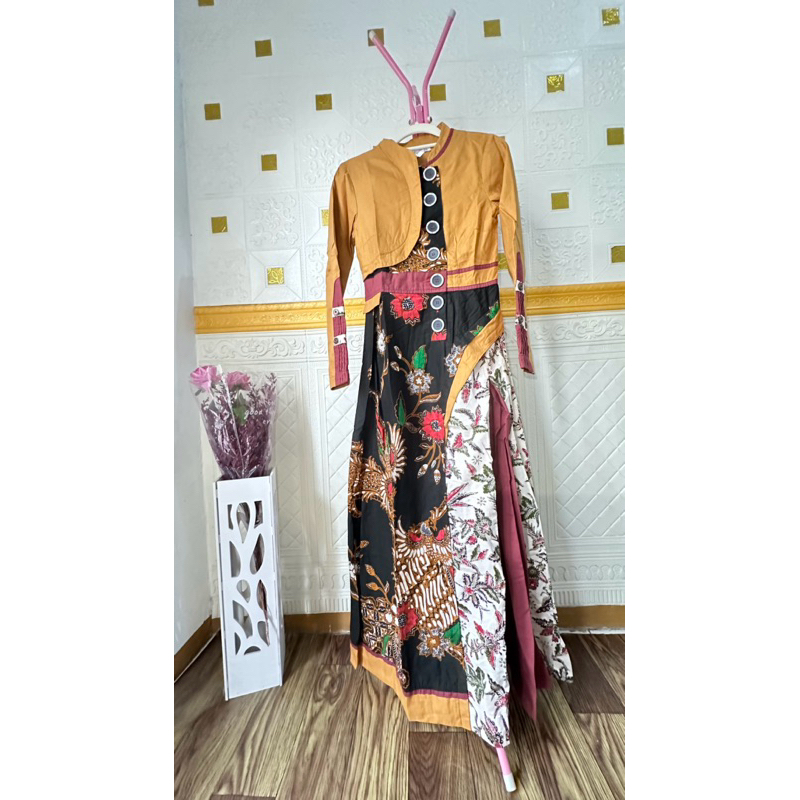 Tuneeca batik size XS