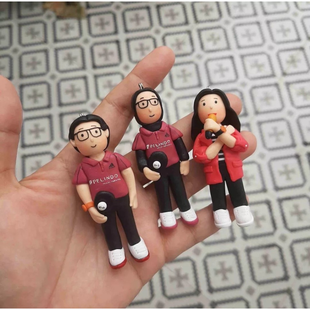 Gantungan kunci Clay custom kado jogja wisuda ulang tahun pensiun
