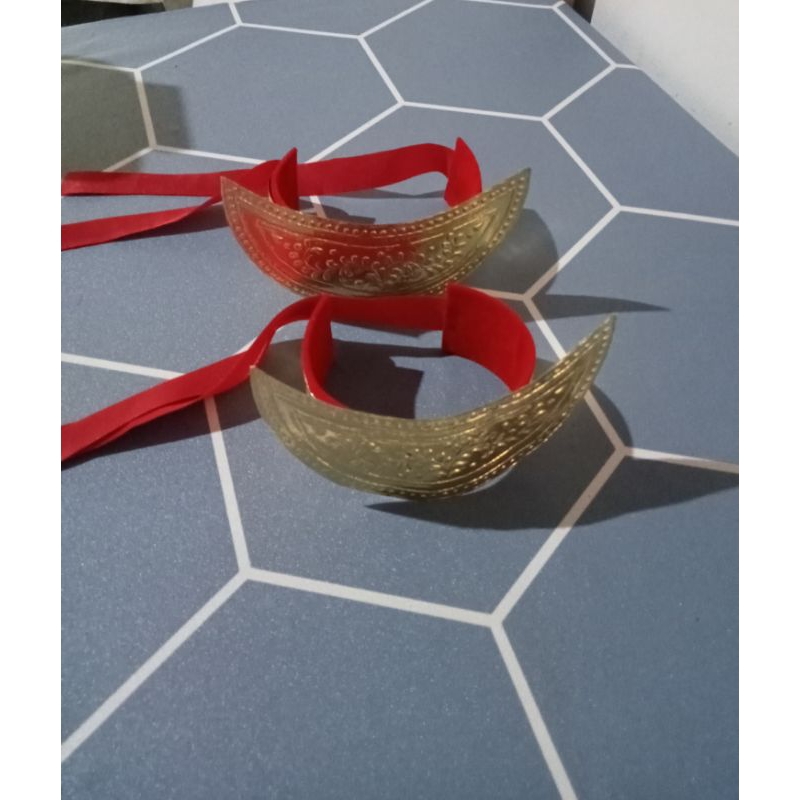 gelang lengan sabit adat NTT