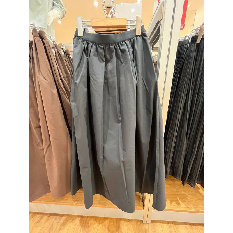 UNIQLO ROK PANJANG VOLUME BLACK XL PRELOVED