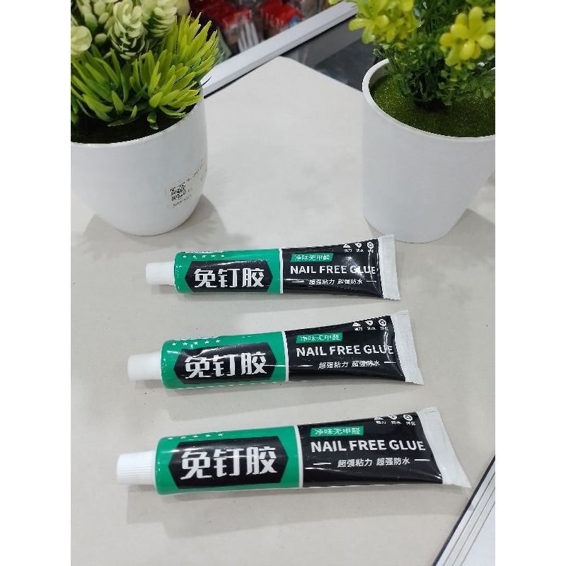 Lem Tembok Pengganti Paku