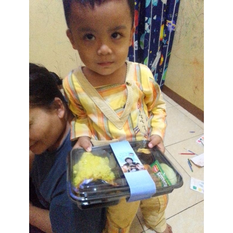 

paket nasi lauk + snack Yakult