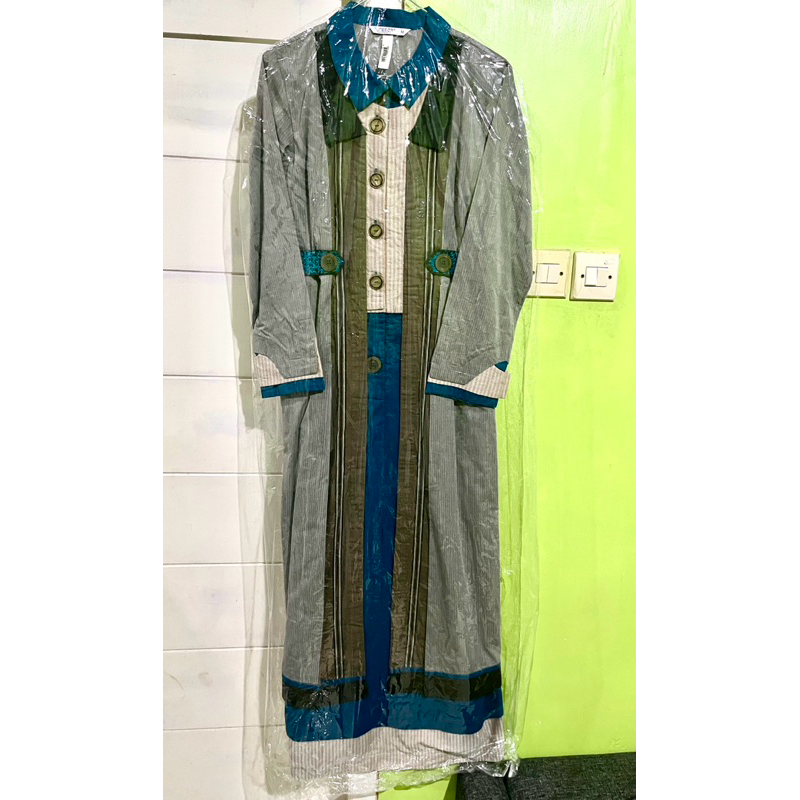 Tuneeca Preloved, Size M