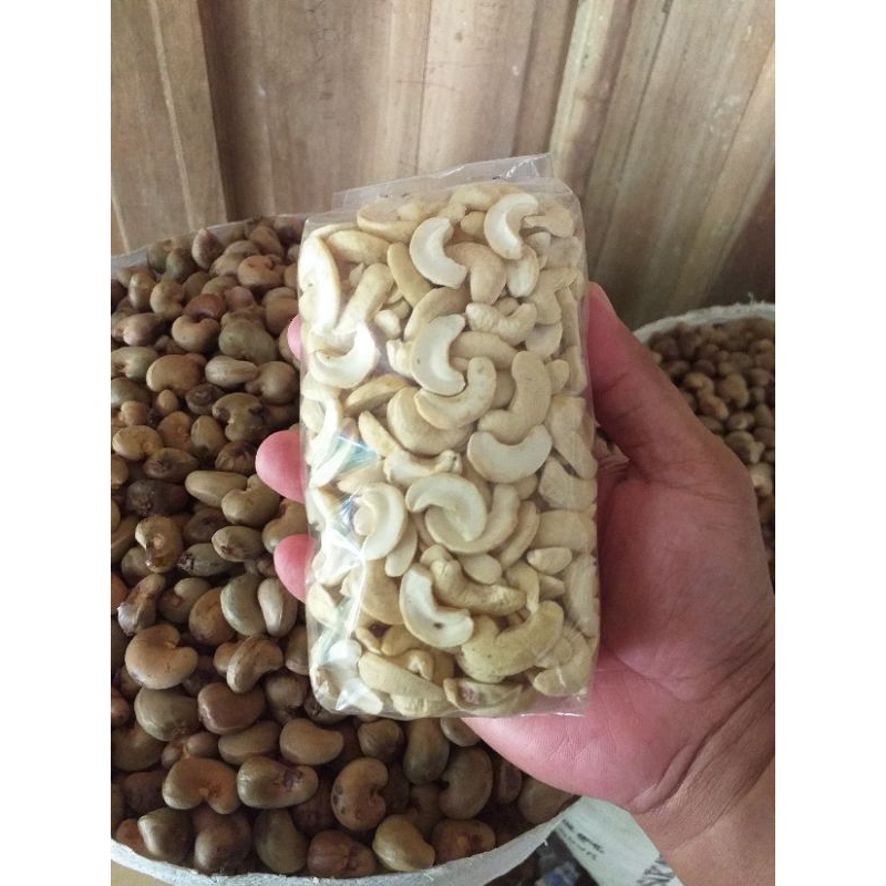 

KACANG METE ASLI WONOGIRI BELAH DUA MENTAH ENAK GURIH CAMILAN SEHAT BERAT SEPEREMPAT KILO