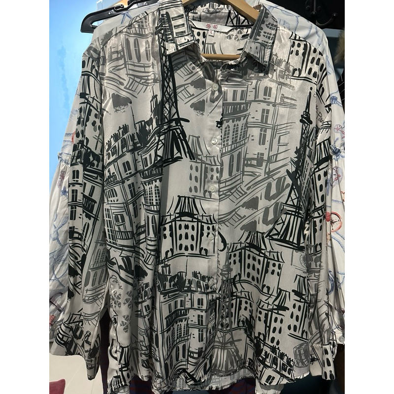 Preloved Benang Jarum Emily in Paris Shirt size L