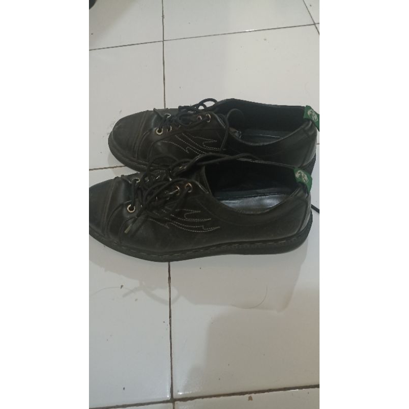 sepatu loafers xouth hitam