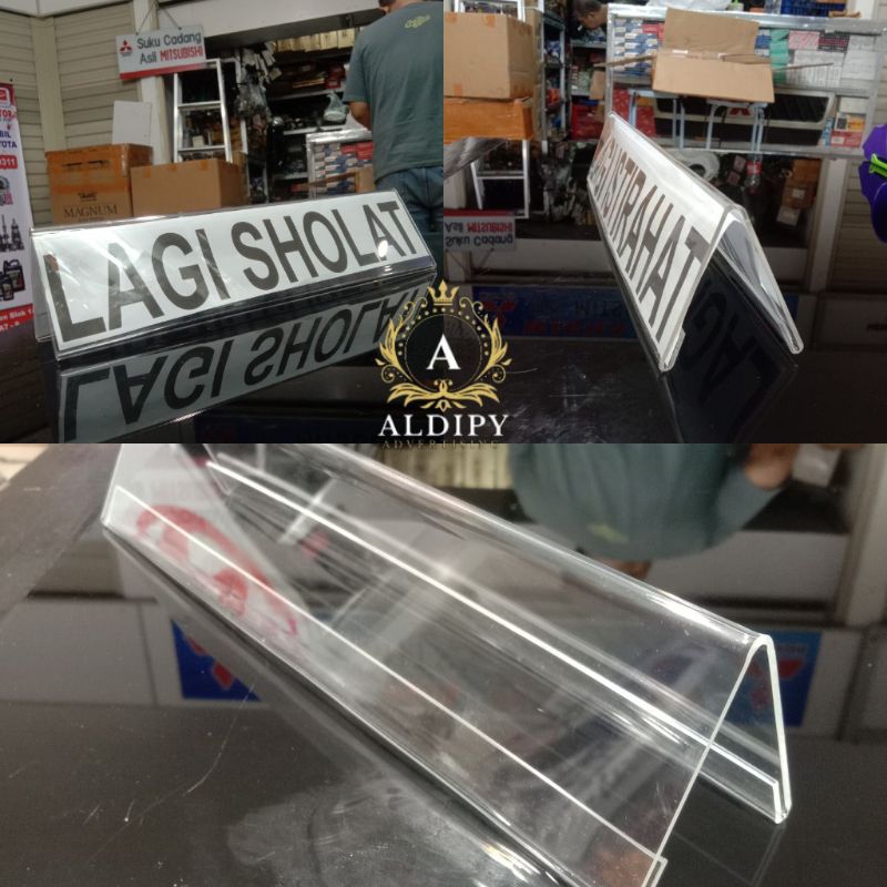 

Akrilik Bening Meja Segitiga