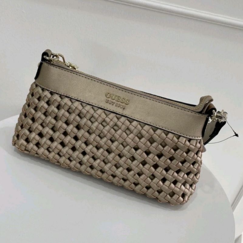 PRELOVED CLUTCH GUESS GOLD