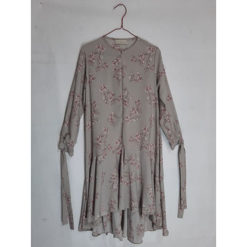 Preloved blouse wearingklamby