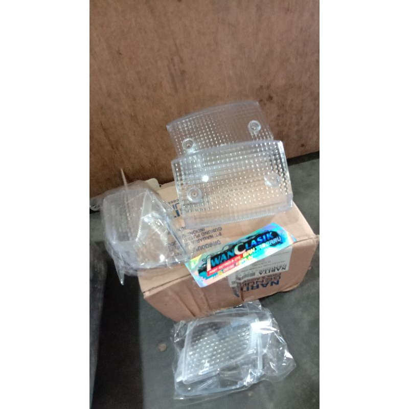 Mika Stop belakang Astrea Grand Kaca Bening