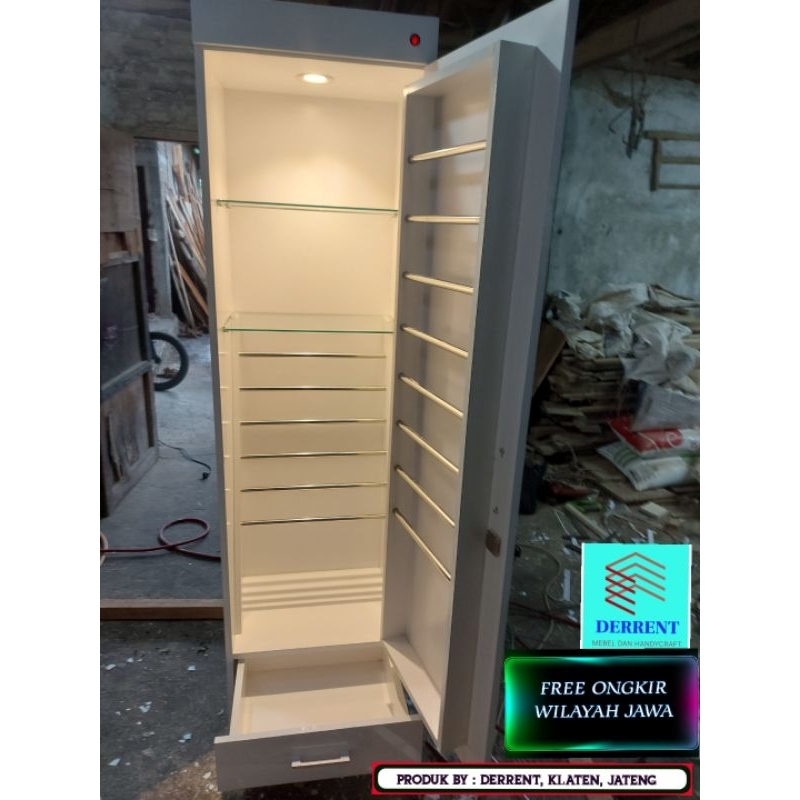 Lemari jilbab dan tas