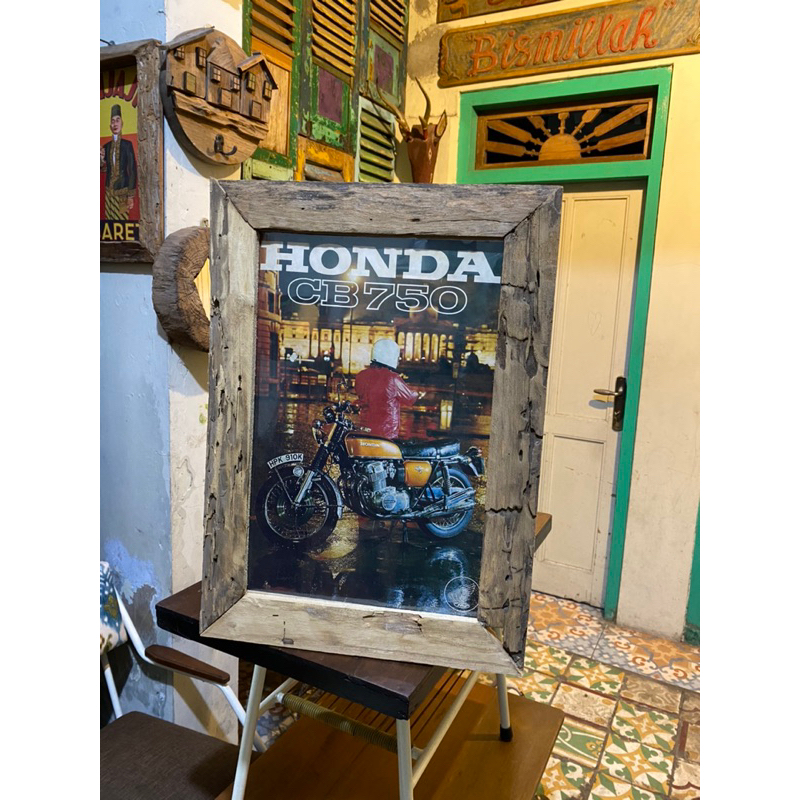 Frame kayu erosi