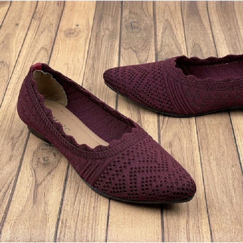 Flatshoes rajut wanita