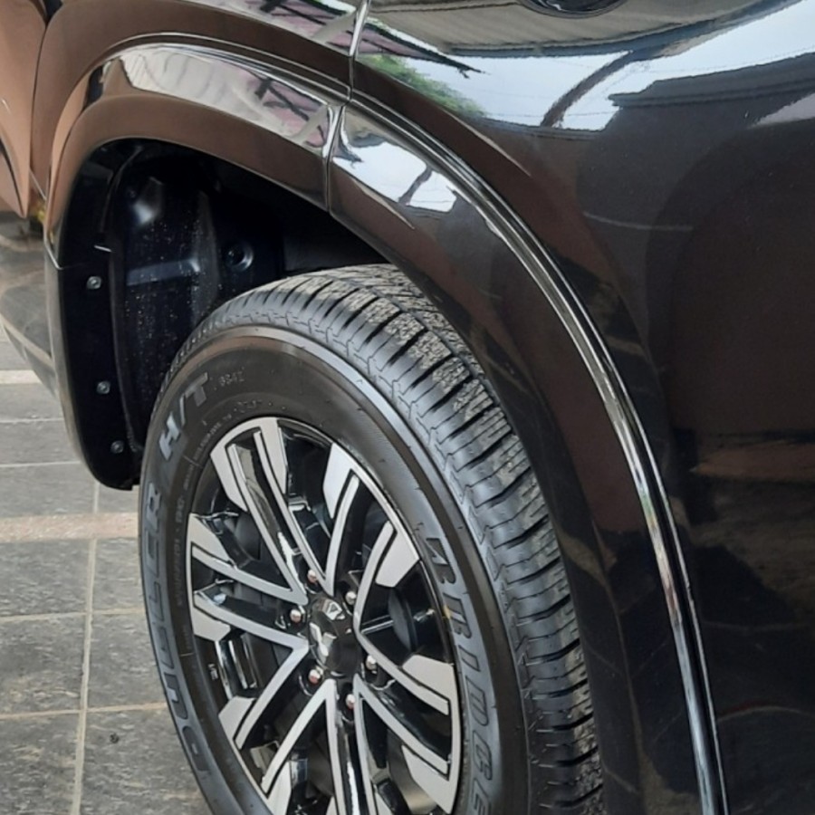 Over Fender Slim Polos Pajero Facelift 2021 Limited Edition