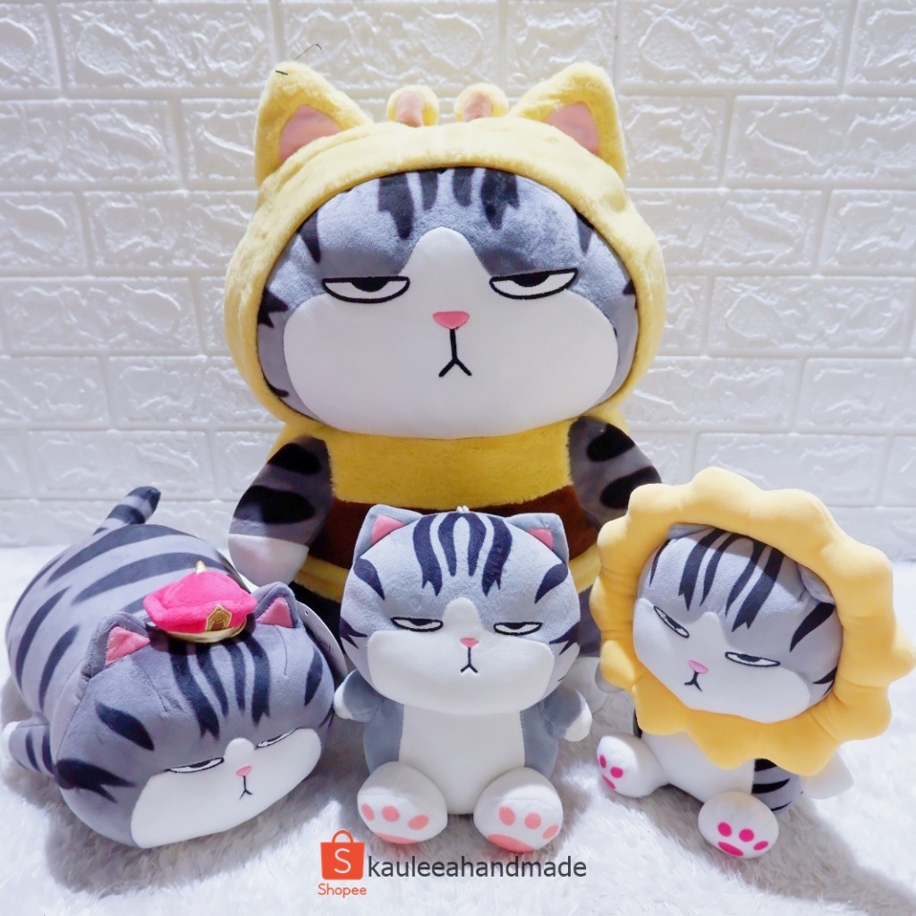 Boneka Kucing Belang Furyu Jutek Males Mahkota Hoki