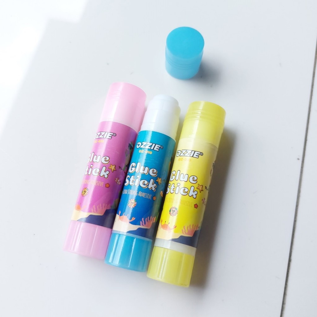 

Lem OZZIE Glue Stick 10 Gram - 1 Buah Warna Random