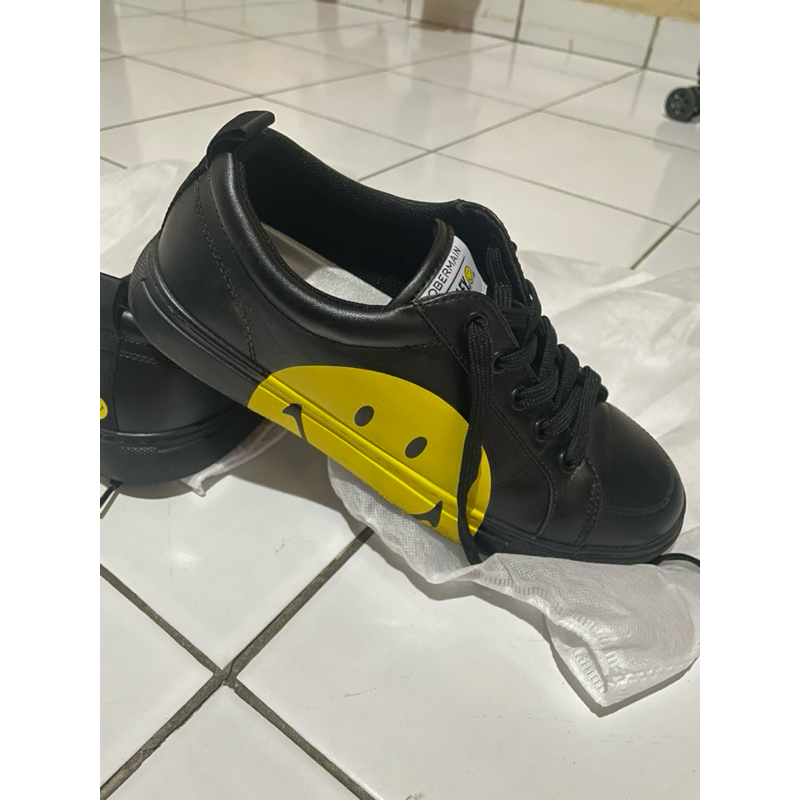 second ORIGINAL sepatu obermain playboy smiley