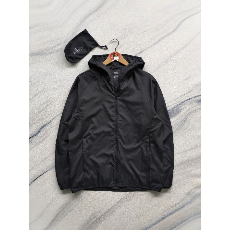 UNIQLO lightweight pocketable black