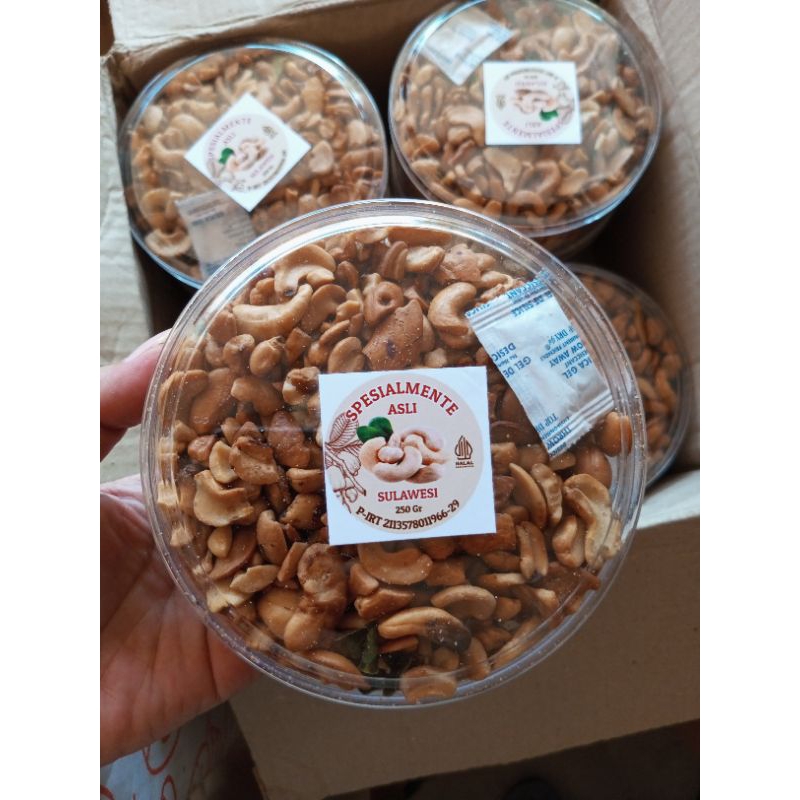 

Kacang mente pecah 250gram