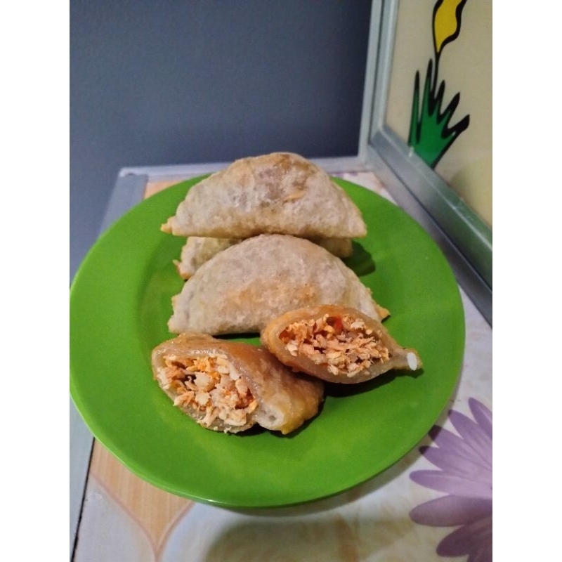 

Cireng isi Ayam suwir Pedas (Kecil/10pcs)