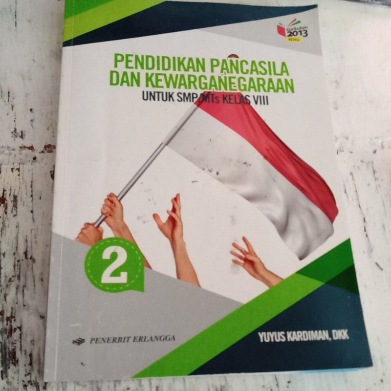 

buku pendidikan Pancasila dan kewarganegaraan kelas 2 SMP yuyus Kardiman kurikulum 2013 revisi Erlangga