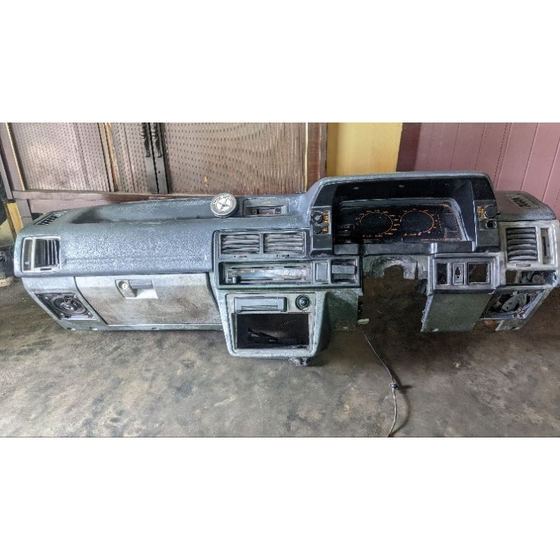 dasboard  Mazda 323 elite