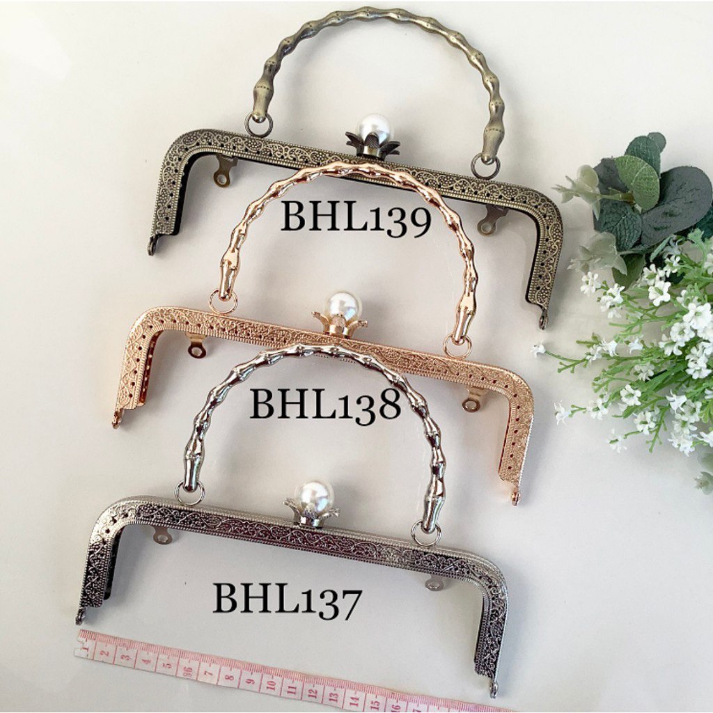 BEHEL TAS RAJUT IMPORT Behel Kotak Tenteng Mahkota Mutiara 20cm