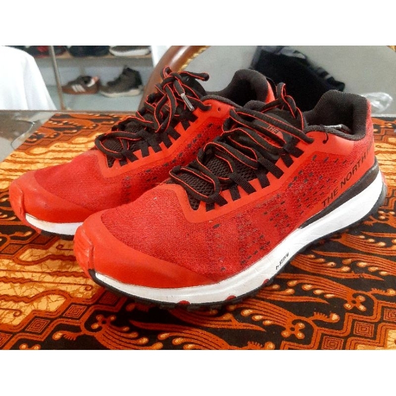 sepatu outdoor run trail TNF size 40 second