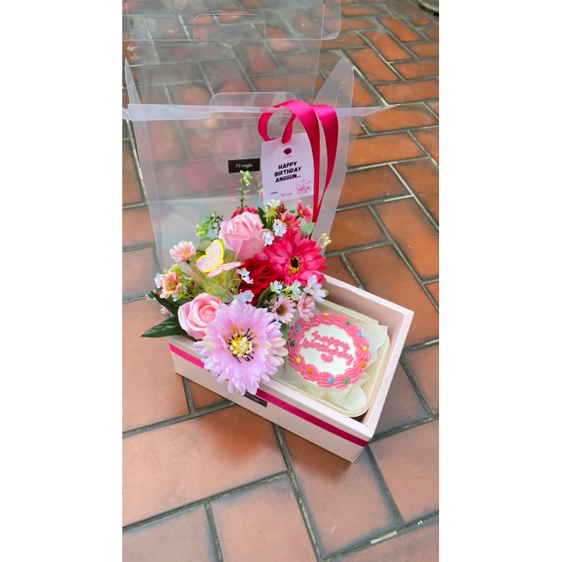 

flower cake in a box