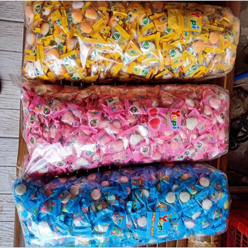 

Permen Yupi Love Strawberry /Mango kiss /Fruity Puff 1kg (+/- 400pc)