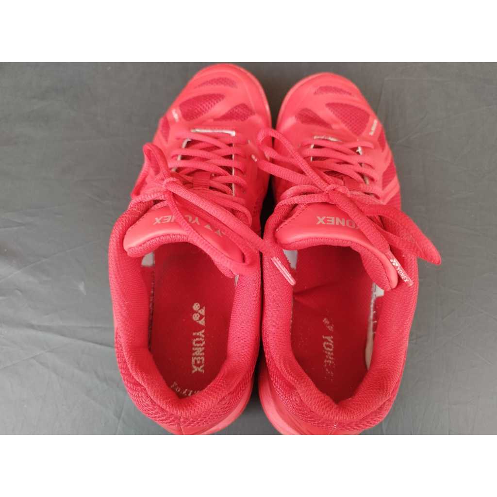 Preloved Sepatu Badminton Yonex Precision 1 Original size 42, harga baru 750000