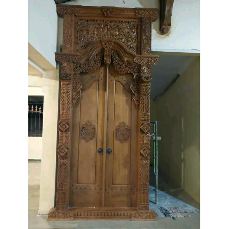 Gapura Jati Ukir jepara, Pintu kusen alusan ukiran jepara