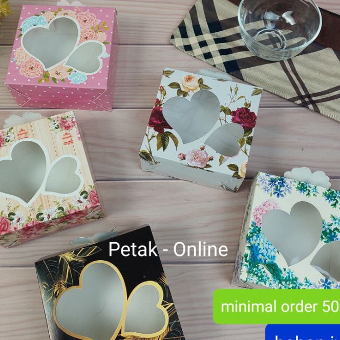 

Terbatas 5 Pcs Box Kemasan Souvenir Box Ivory 1x1 x 4 cm