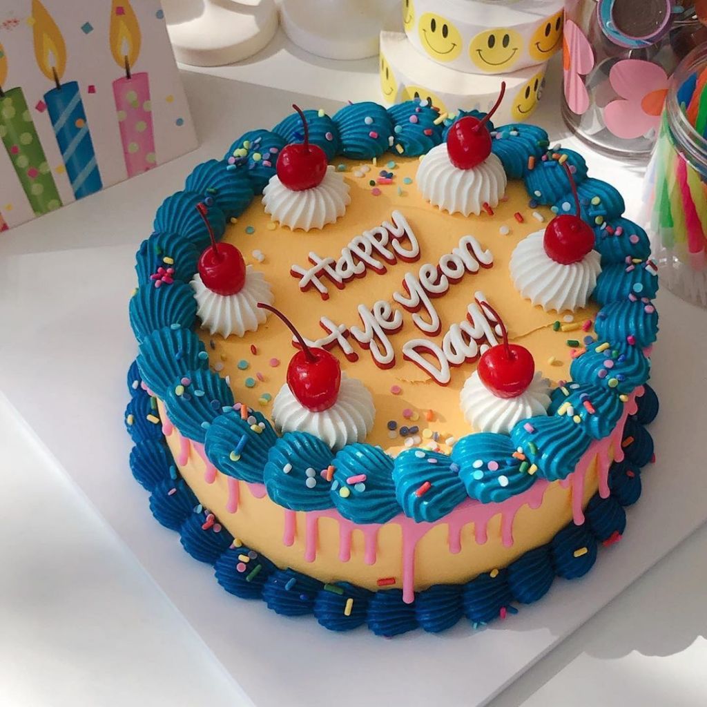 

Custom Birthday Cake - Buttercream Cake Birthday - Kue Tart Kekinian ala Korea - Kue Ulang Tahun Lucu Custom - Korean Birthday Cake