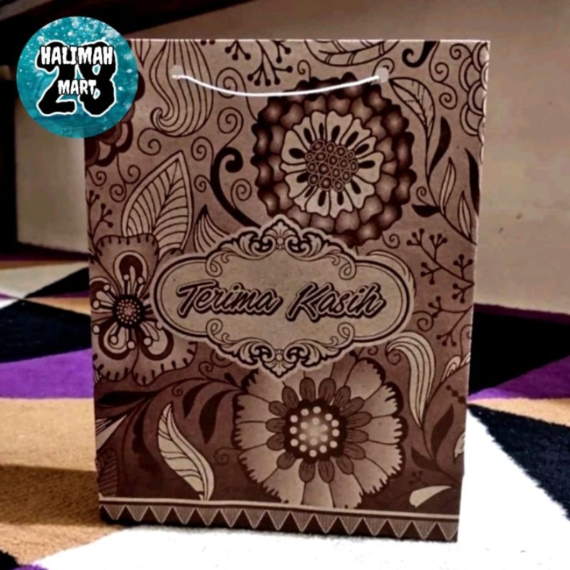 

Paper Bag Coklat Motif Batik Sedang Size 21x17x6 Isi 100 pcs