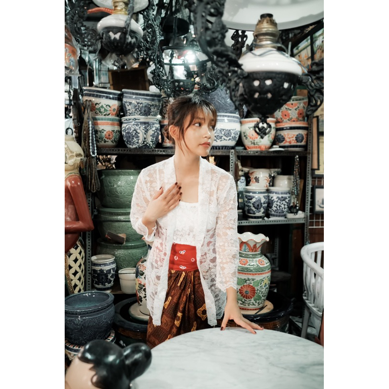 Kebaya kutubaru brokat giyanti putih - kebaya kutubaru bahan brokat warna putih