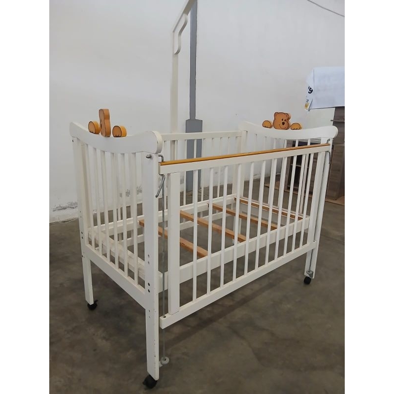 Box tempat tidur ranjang bayi bekas