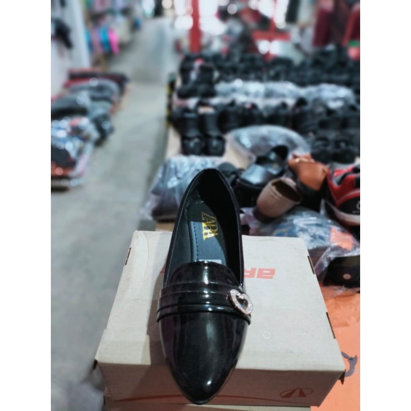 ZARA - Pansus wanita kekinian