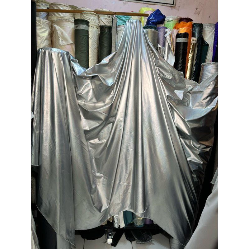 studio foto background Silver Holo kain Despo warna seperti di foto