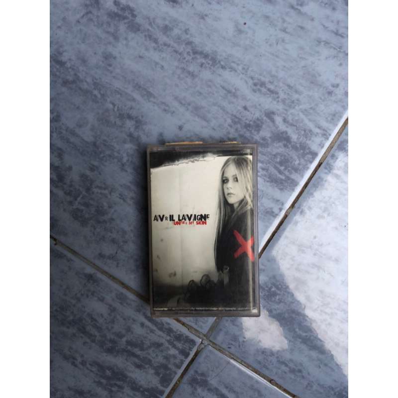 Kaset Pita Avril Lavigne - Under My Skin