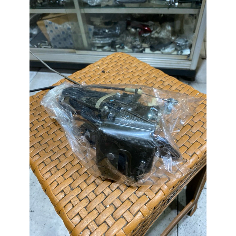 Doorlock Pintu Bagasi Innova Lama/ fortuner BARANG ORIGINAL