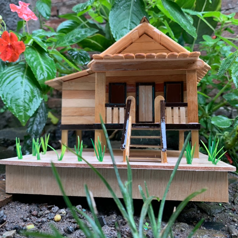 Kerajinan miniatur rumah adat khas sunda jawa barat